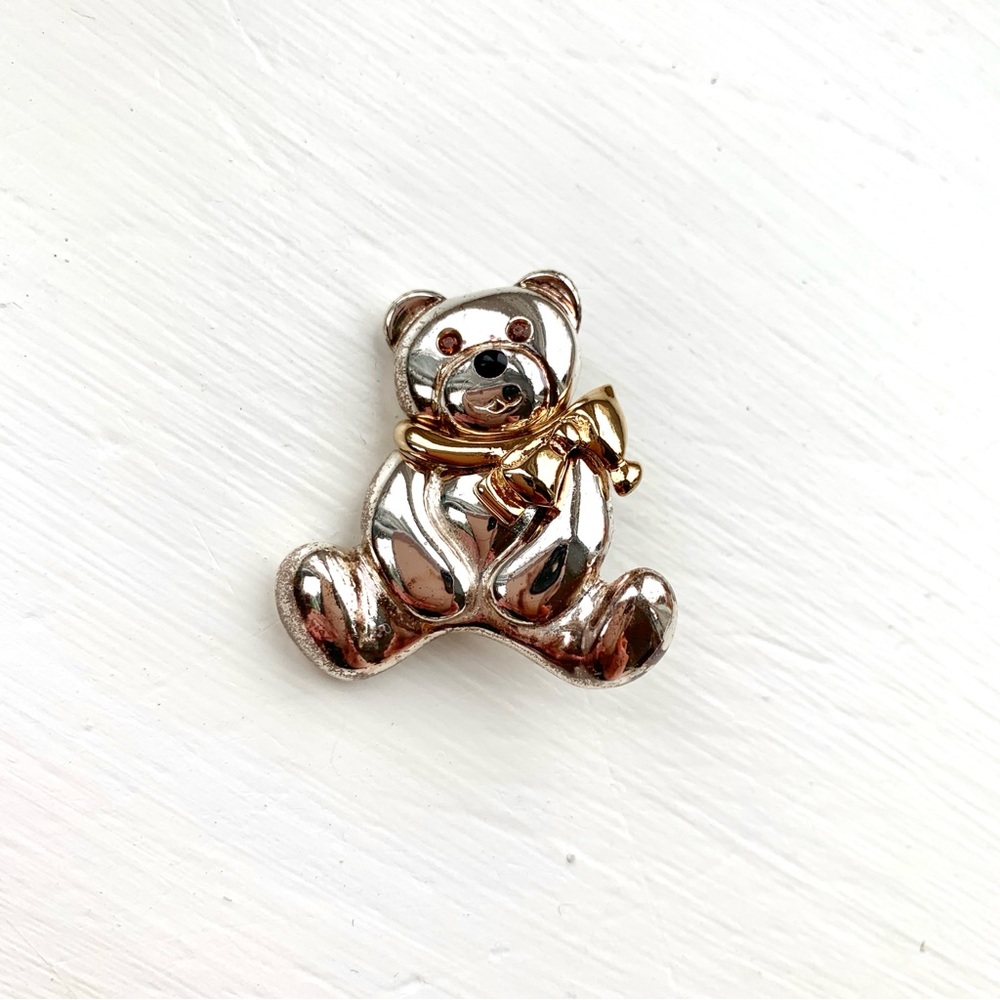 vintage silver tone teddy bear brooch pin orange faux gemstone eyes & golden bow
